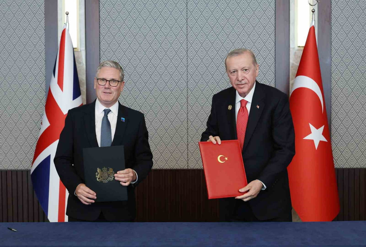 CUMHURBAŞKANI ERDOĞAN VE İNGİLTERE BAŞBAKANI STARMER ARASINDAKİ GÖRÜŞMEDE, TÜRKİYE İLE BİRLEŞİK...