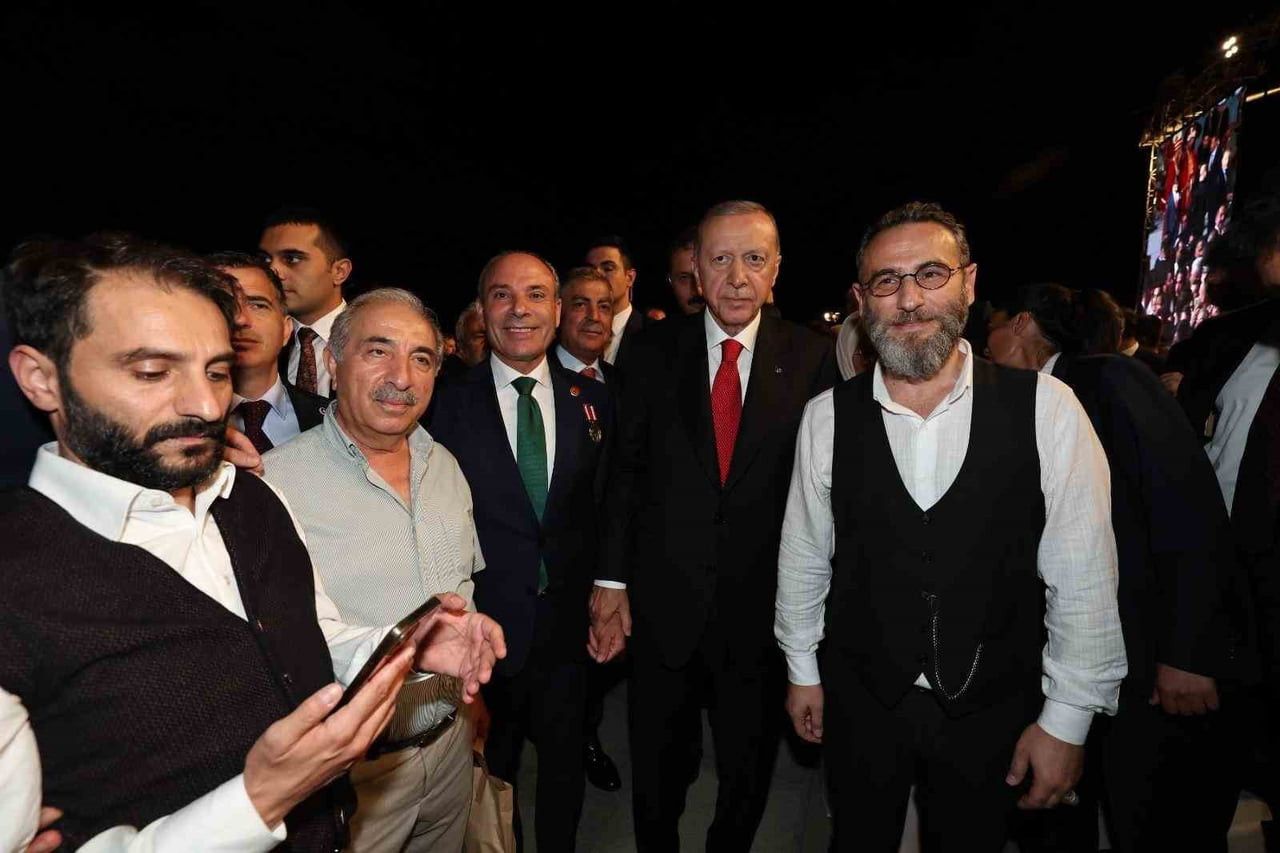 CUMHURBAŞKANI ERDOĞAN VE TERÖR GAZİSİ, 15 TEMMUZ DEMOKRASİ ŞEHİTLERİ, GAZİLERİ VE TERÖR MAĞDURLARI...