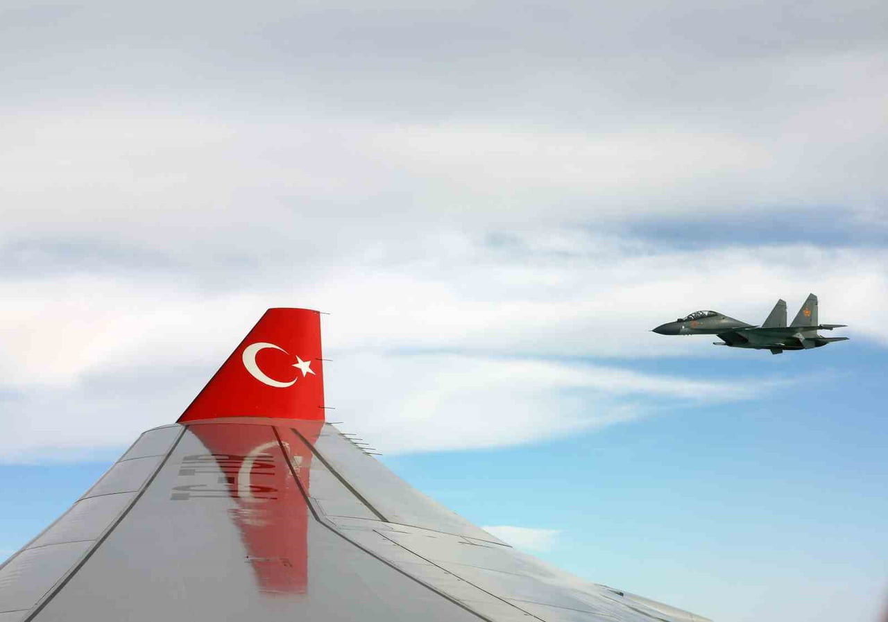 CUMHURBAŞKANI ERDOĞAN'IN UÇAĞINA SAVAŞ UÇAKLARI EŞLİK ETTİ