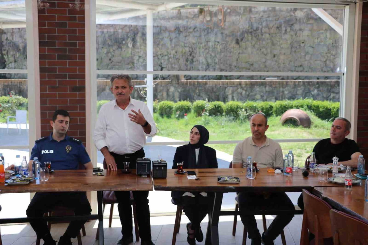 CUMHURBAŞKANI KARARNAMESİ İLE CUMAYERİ İLÇESİNDEN, AĞLI İLÇESİ KAYMAKAMLIĞINA ATANAN KAYMAKAM...