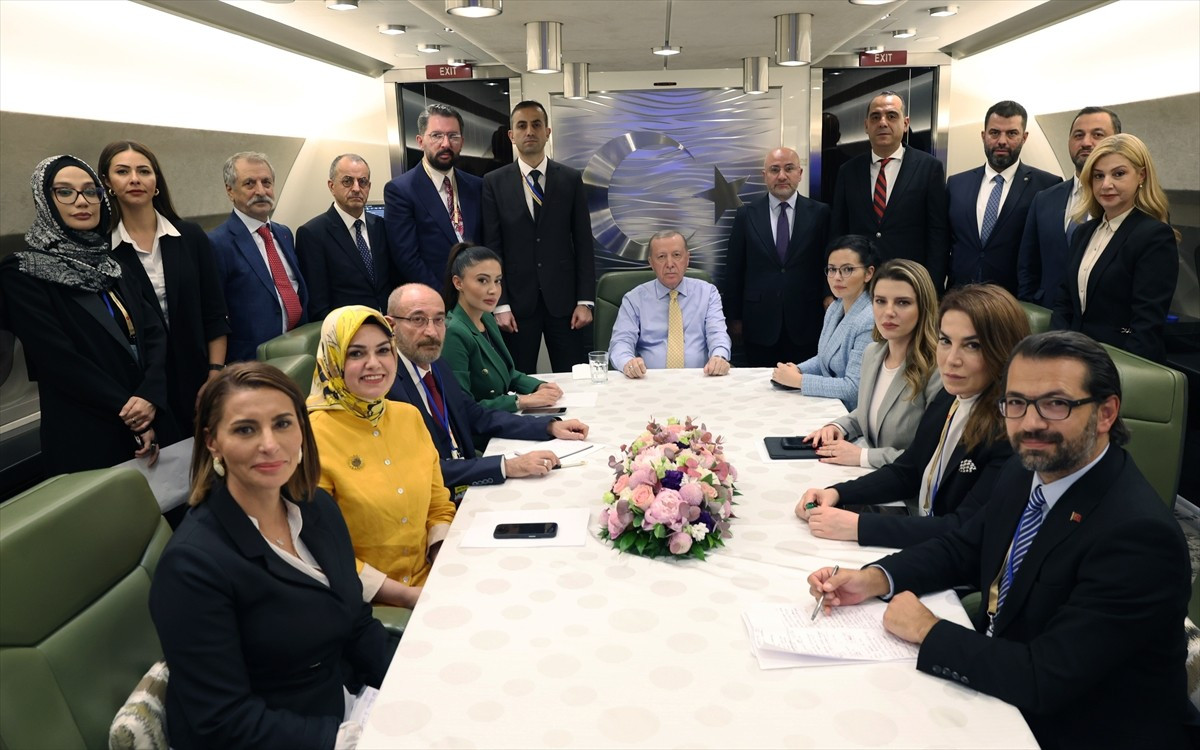 Cumhurbaşkanı Recep Tayyip Erdoğan, 8 Kasım Zafer Günü törenine katılmak üzere gittiği...