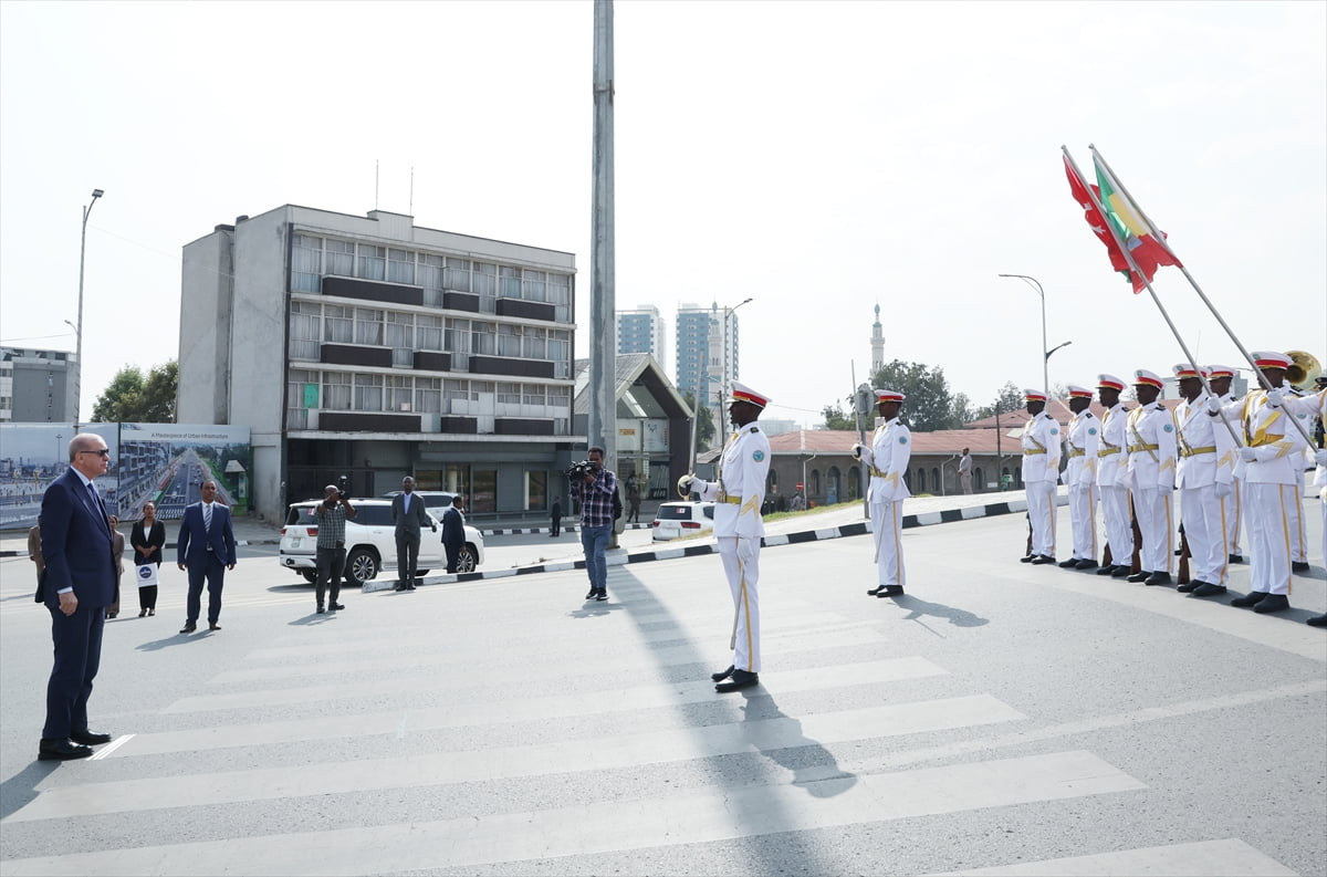 Cumhurbaşkanı Recep Tayyip Erdoğan, Addis Ababa'da, Adva Zafer Anıtı'na çelenk koyma törenine...