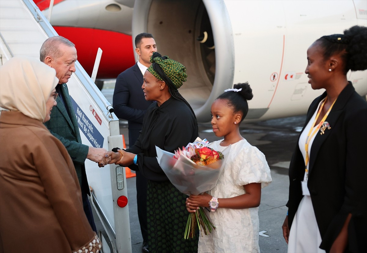 Cumhurbaşkanı Recep Tayyip Erdoğan ile eşi Emine Erdoğan, G20 Liderler Zirvesi'ne katılmak üzere...