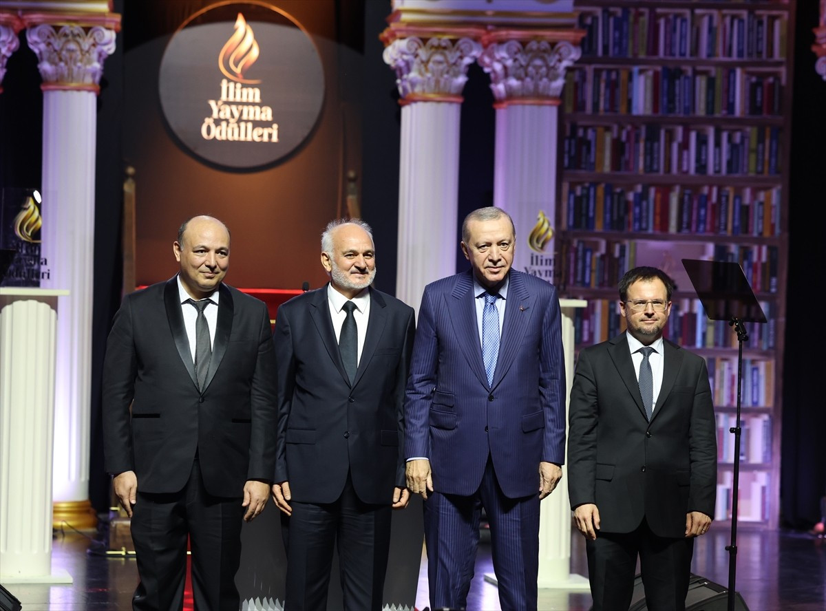 Cumhurbaşkanı Recep Tayyip Erdoğan, İlim Yayma Vakfı ve İlim Yayma Cemiyeti işbirliğinde Atatürk...