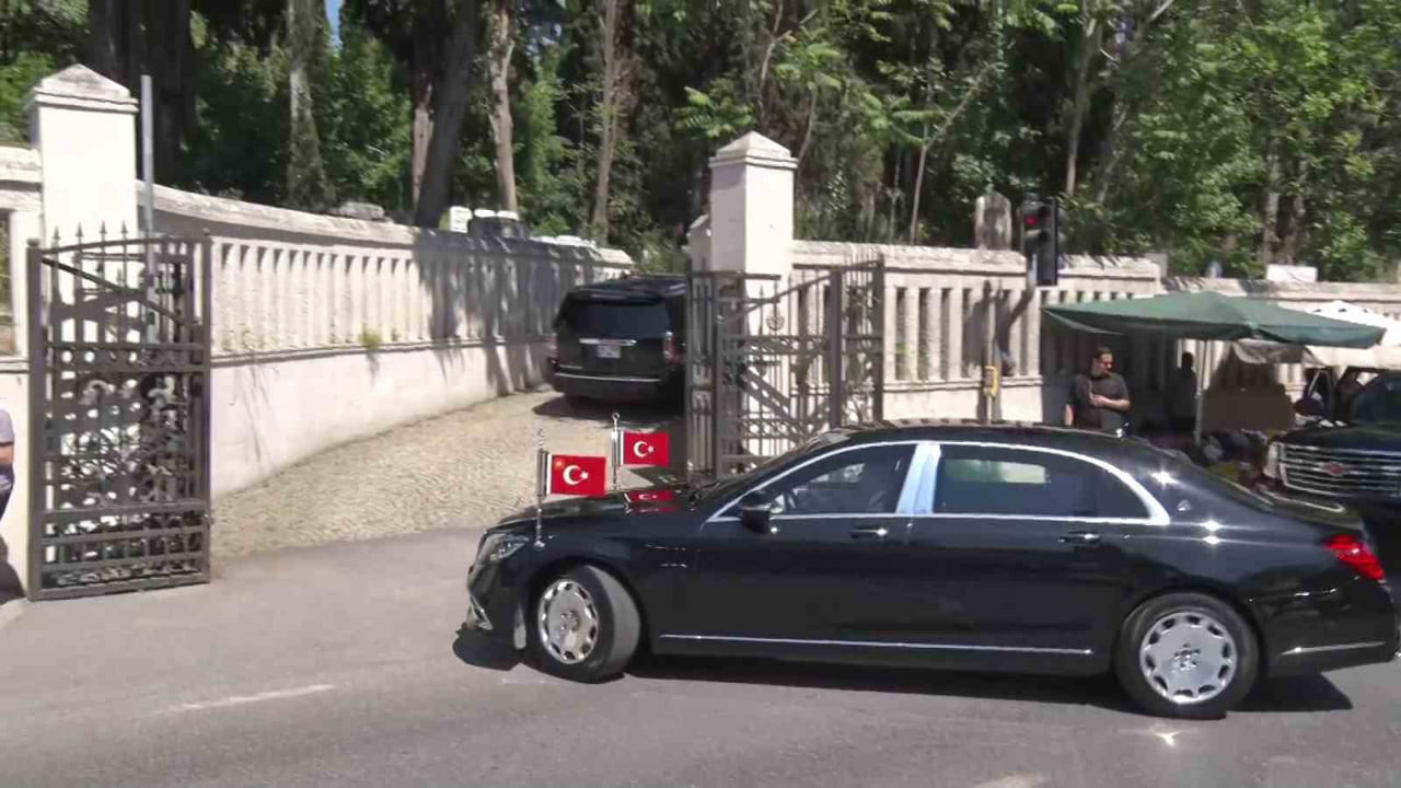 CUMHURBAŞKANI RECEP TAYYİP ERDOĞAN, KURBAN BAYRAMI AREFESİNDE KARACAAHMET MEZARLIĞI’NA GİDEREK...