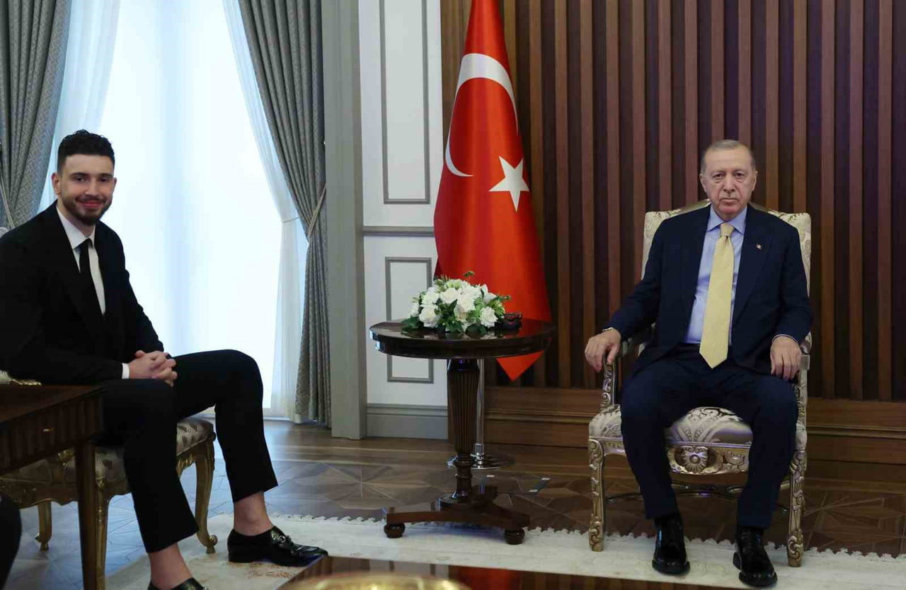CUMHURBAŞKANI RECEP TAYYİP ERDOĞAN, MİLLÎ BASKETBOLCU ALPEREN ŞENGÜN'Ü, CUMHURBAŞKANLIĞI...