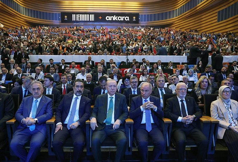 CUMHURBAŞKANI RECEP TAYYİP ERDOĞAN, "SİYASİ RAKİPLERİMİZ GECE GÜNDÜZ KOLTUK KAVGASI VERİRKEN, BİZ...