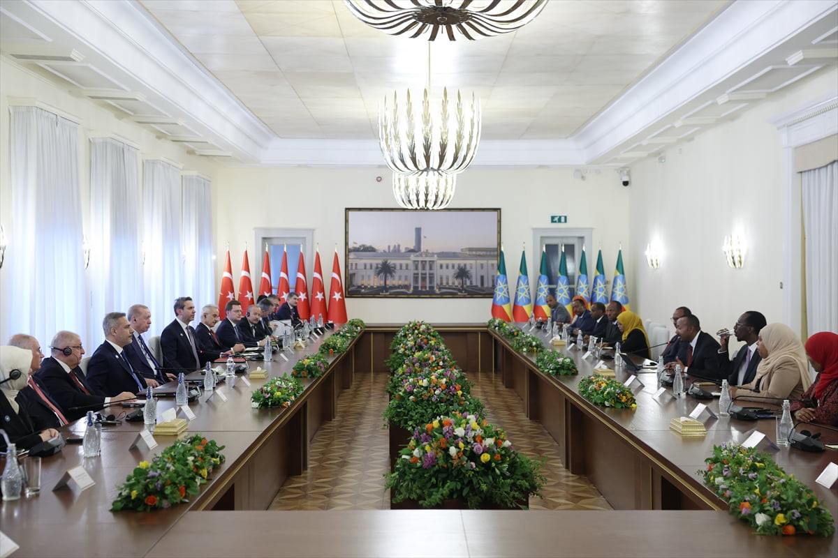 Cumhurbaşkanı Recep Tayyip Erdoğan, resmi ziyaret için geldiği Etiyopya'nın başkenti Addis...