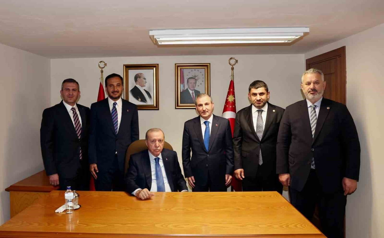 CUMHURBAŞKANI RECEP TAYYİP ERDOĞAN, SULTANBEYLİ BELEDİYE BAŞKANI ALİ TOMBAŞ’I KABUL ETTİ. AK PARTİ...