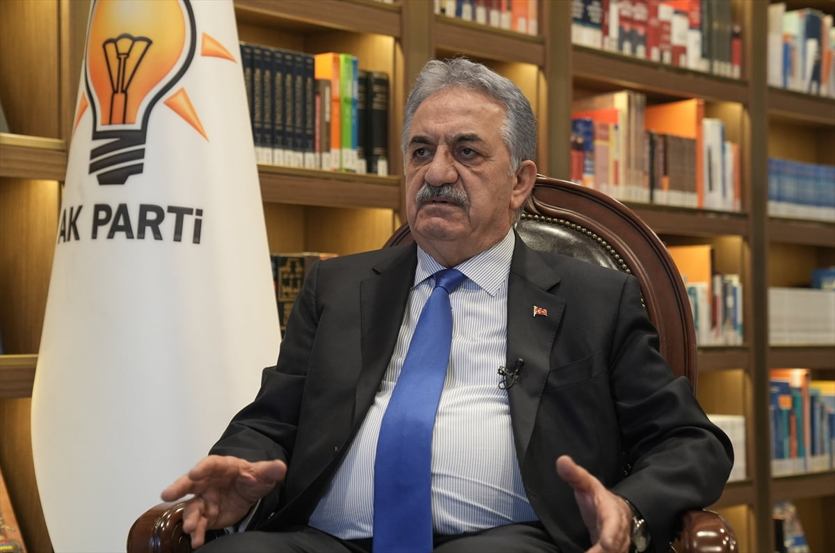 Cumhurbaşkanı Recep Tayyip Erdoğan tarafından oluşturulan AK Parti Anayasa Komisyonu üyesi olan...