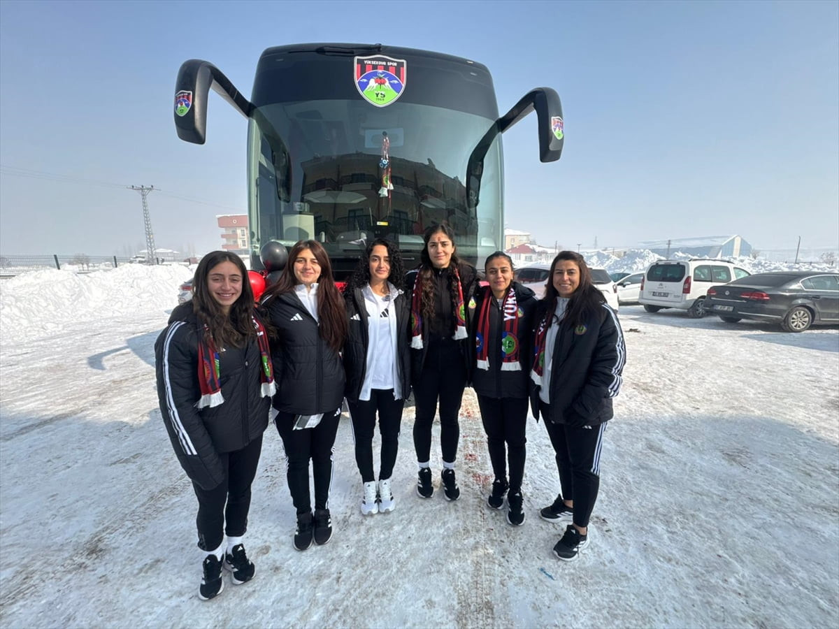 Cumhurbaşkanı Recep Tayyip Erdoğan, Turkcell Kadın Futbol Süper Ligi'nde mücadele eden...