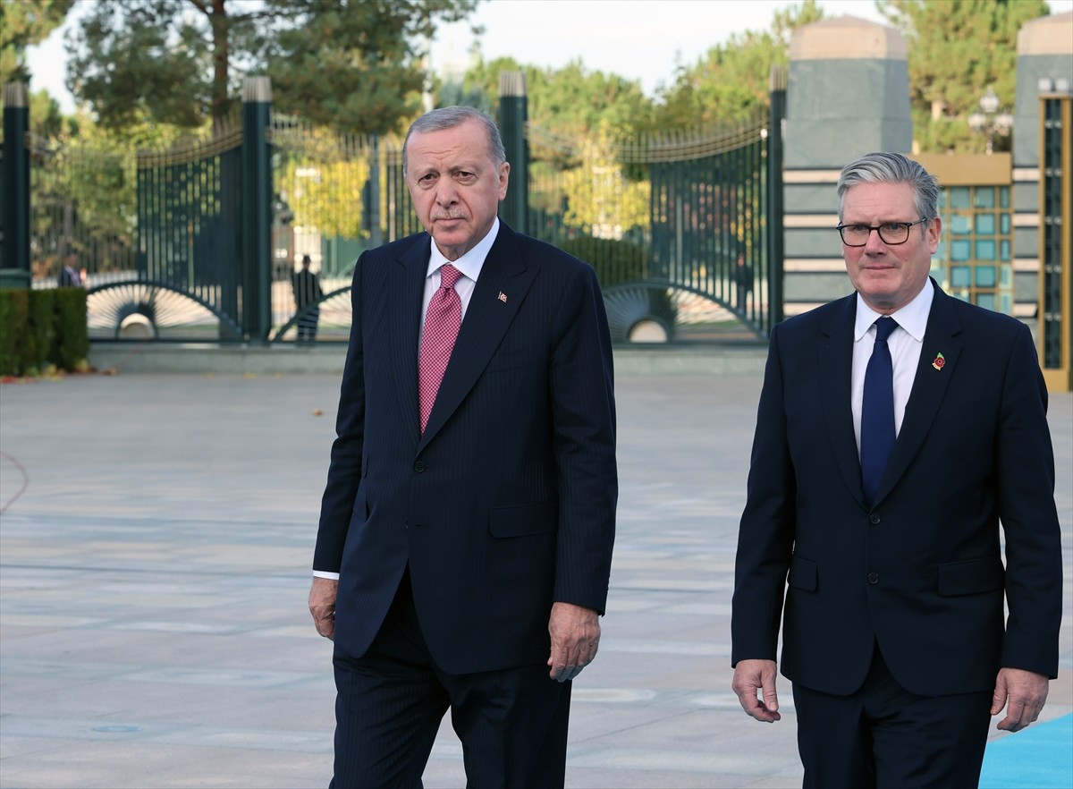 Cumhurbaşkanı Recep Tayyip Erdoğan, Türkiye'yi ziyaret eden İngiltere Başbakanı Keir Starmer'i...