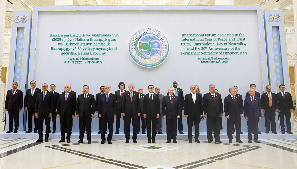 Cumhurbaşkanı Recep Tayyip Erdoğan, Türkmenistan'ın başkenti Aşkabat'ta düzenlenen "Uluslararası...