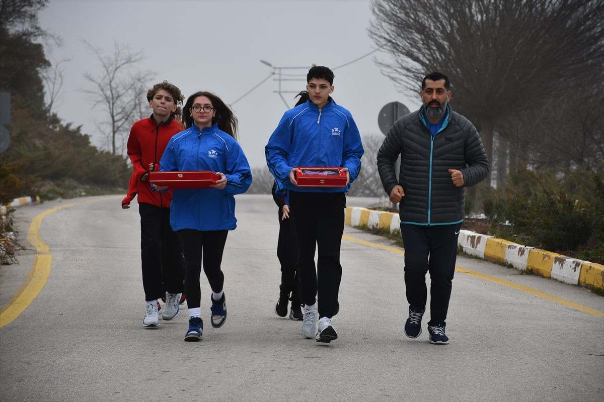 Cumhurbaşkanı Recep Tayyip Erdoğan'a 18 Mart'ta sunulmak üzere Gelibolu Yarımadası'ndan alınan...