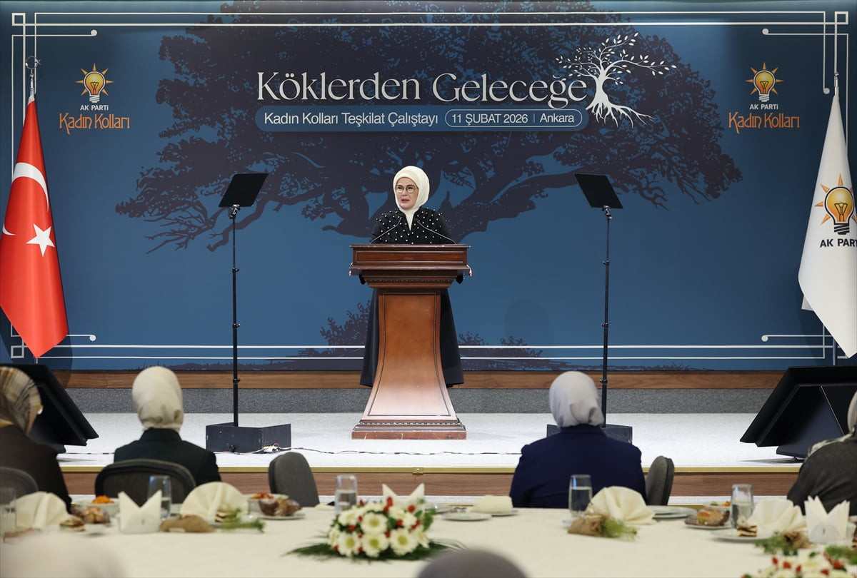 Cumhurbaşkanı Recep Tayyip Erdoğan'ın eşi Emine Erdoğan, AK Parti Kadın Kolları Başkanlığınca AK...