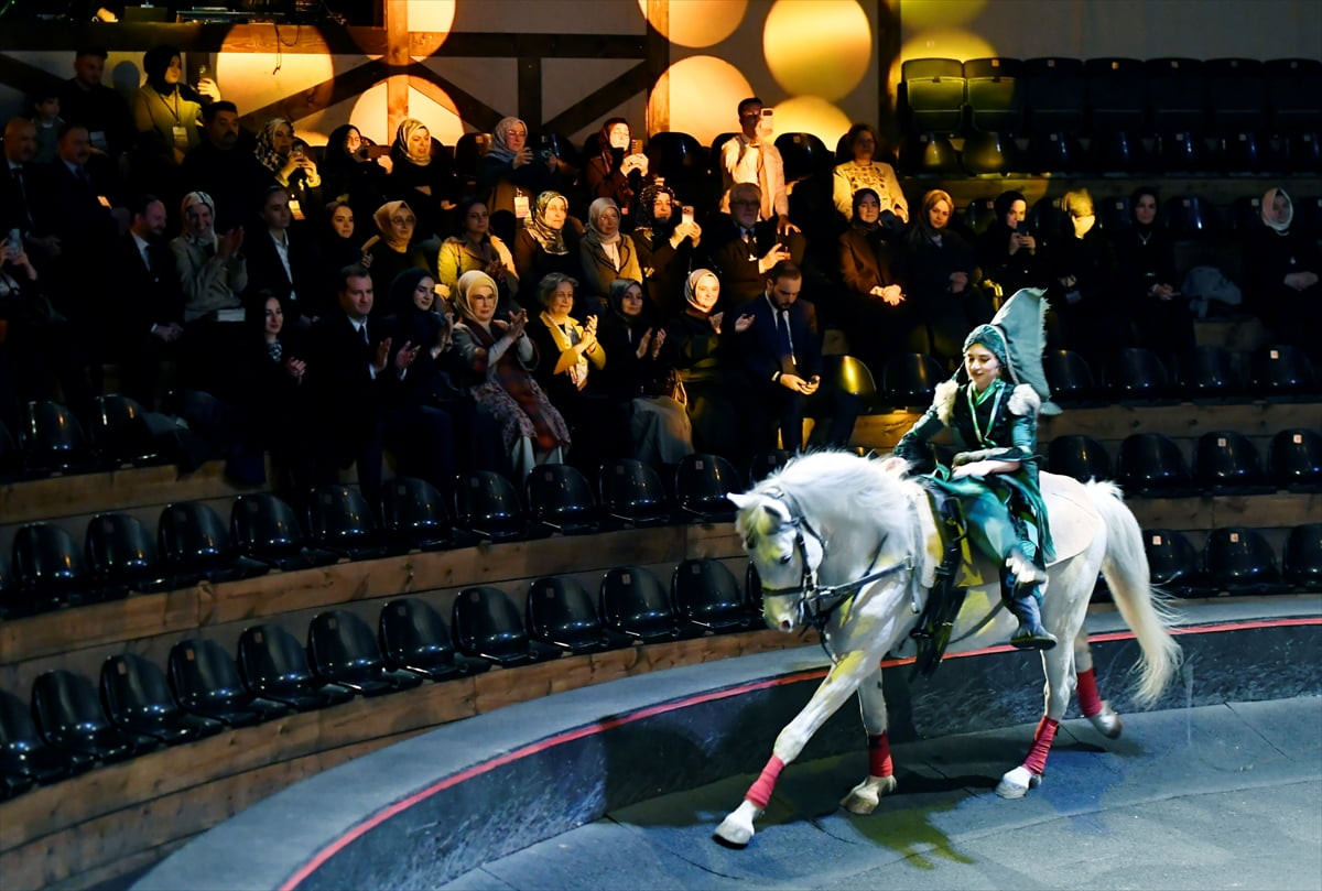 Cumhurbaşkanı Recep Tayyip Erdoğan'ın eşi Emine Erdoğan, Bozdağ Film Platosu'nda onursal...