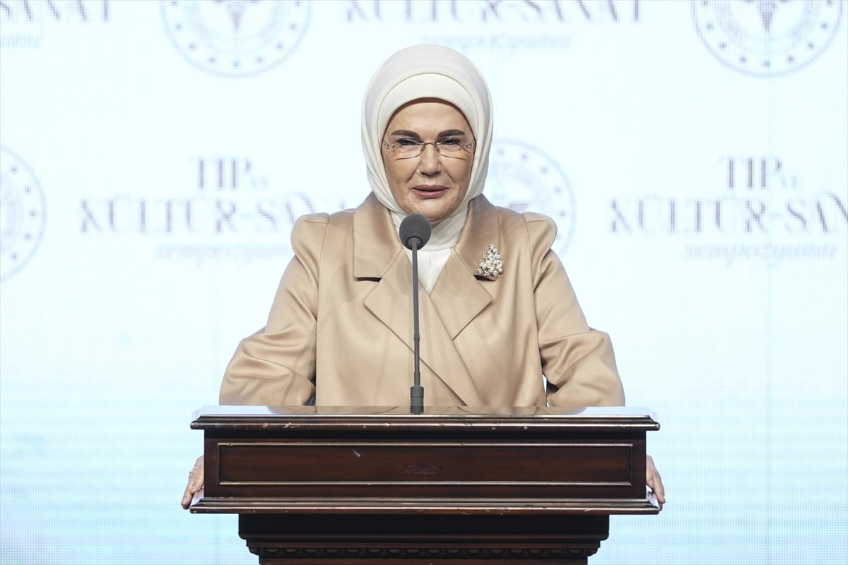 Cumhurbaşkanı Recep Tayyip Erdoğan'ın eşi Emine Erdoğan, Cumhurbaşkanlığı Millet Kütüphanesi'nde...