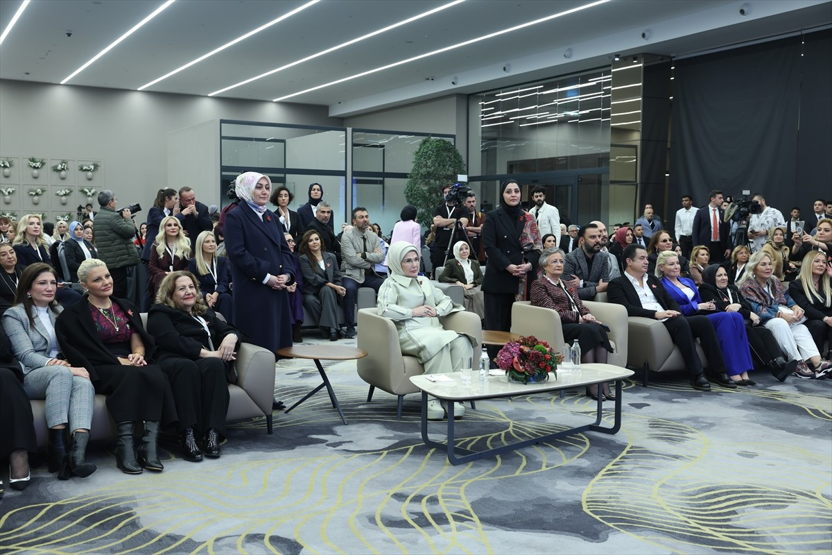 Cumhurbaşkanı Recep Tayyip Erdoğan'ın eşi Emine Erdoğan, Toplumsal Gelişim Merkezi Eğitim ve...