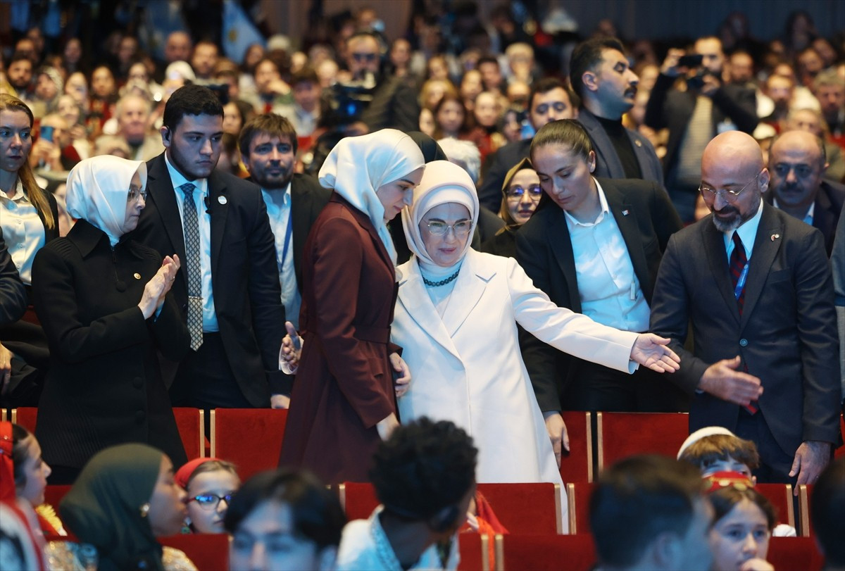 Cumhurbaşkanı Recep Tayyip Erdoğan'ın eşi Emine Erdoğan, Türkiye Maarif Vakfınca (TMV) Atatürk...