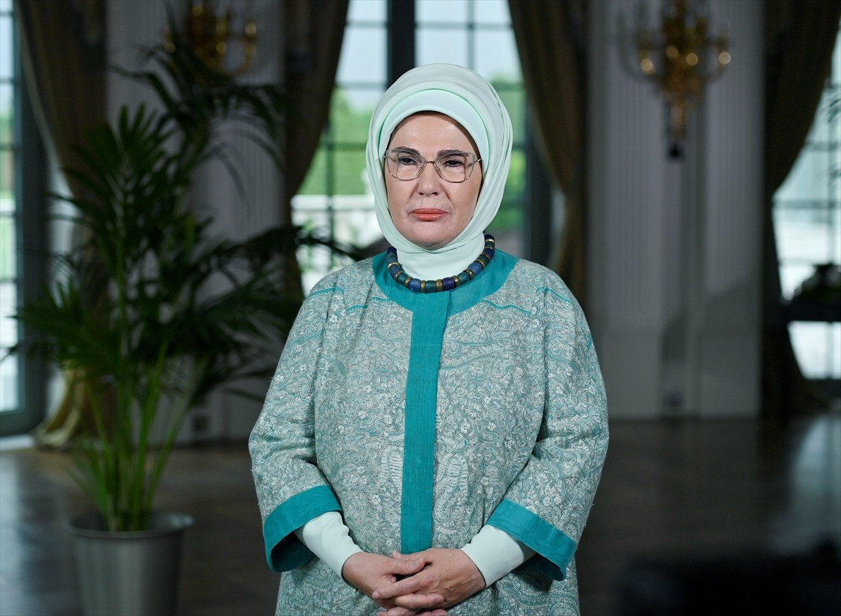 Cumhurbaşkanı Recep Tayyip Erdoğan'ın eşi Emine Erdoğan, Ukrayna'nın başkenti Kiev'de "Dünyayı...
