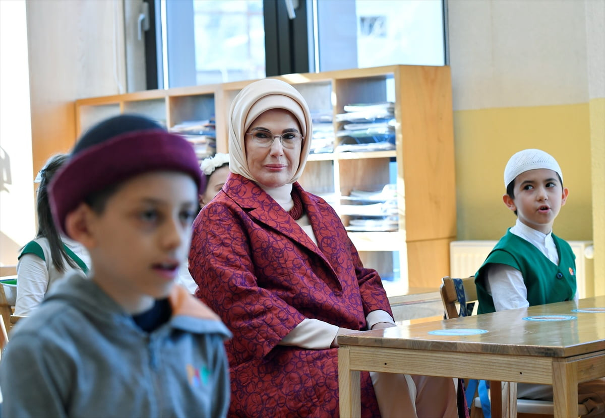 Cumhurbaşkanı Recep Tayyip Erdoğan'ın eşi Emine Erdoğan, Üsküdar'daki Palet Türk Müziği...