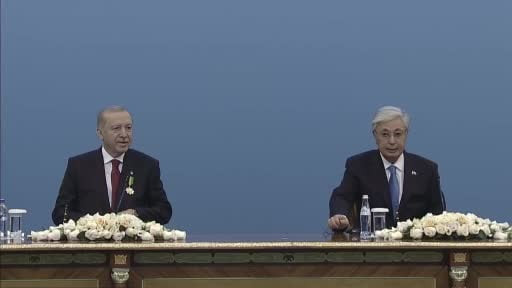 Cumhurbaşkanı Recep Tayyip Erdoğan’a, temaslarda bulunmak üzere geldiği Astana’da ilk kez Hoca...