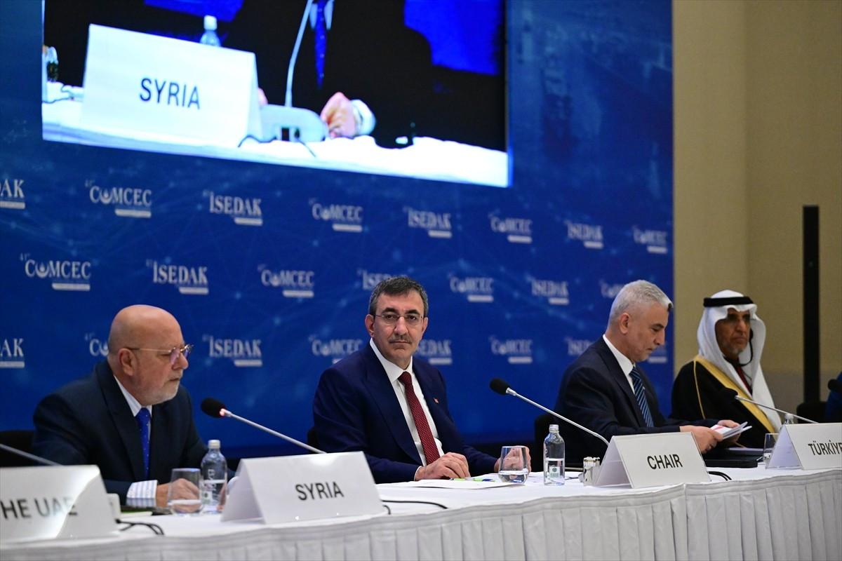 Cumhurbaşkanı Yardımcısı Cevdet Yılmaz, 41. İSEDAK Bakanlar Toplantısı Marjında Suriye Konulu...