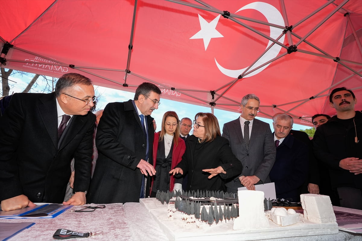 Cumhurbaşkanı Yardımcısı Cevdet Yılmaz, 6 Şubat 2023 depremlerinin üçüncü yıl dönümünde, anma...