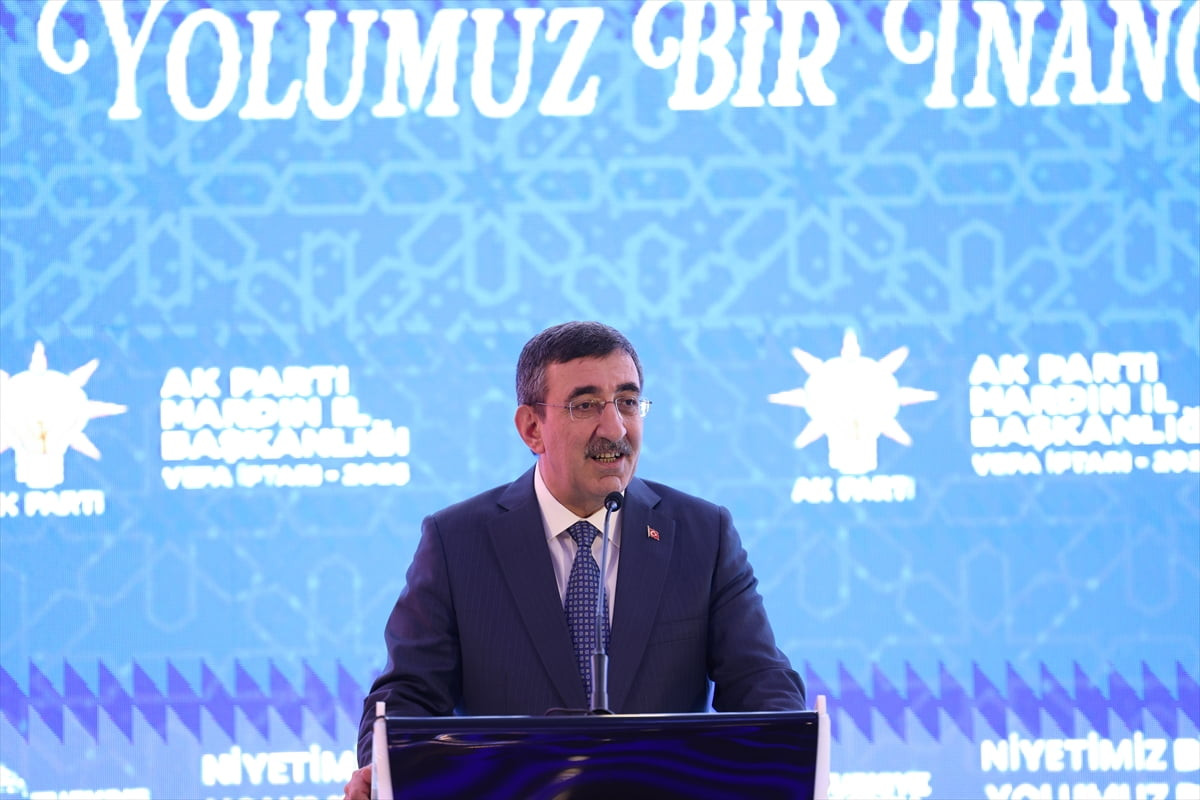 Cumhurbaşkanı Yardımcısı Cevdet Yılmaz, “AK Parti Mardin İl Başkanlığı Vefa İftarı” programına...