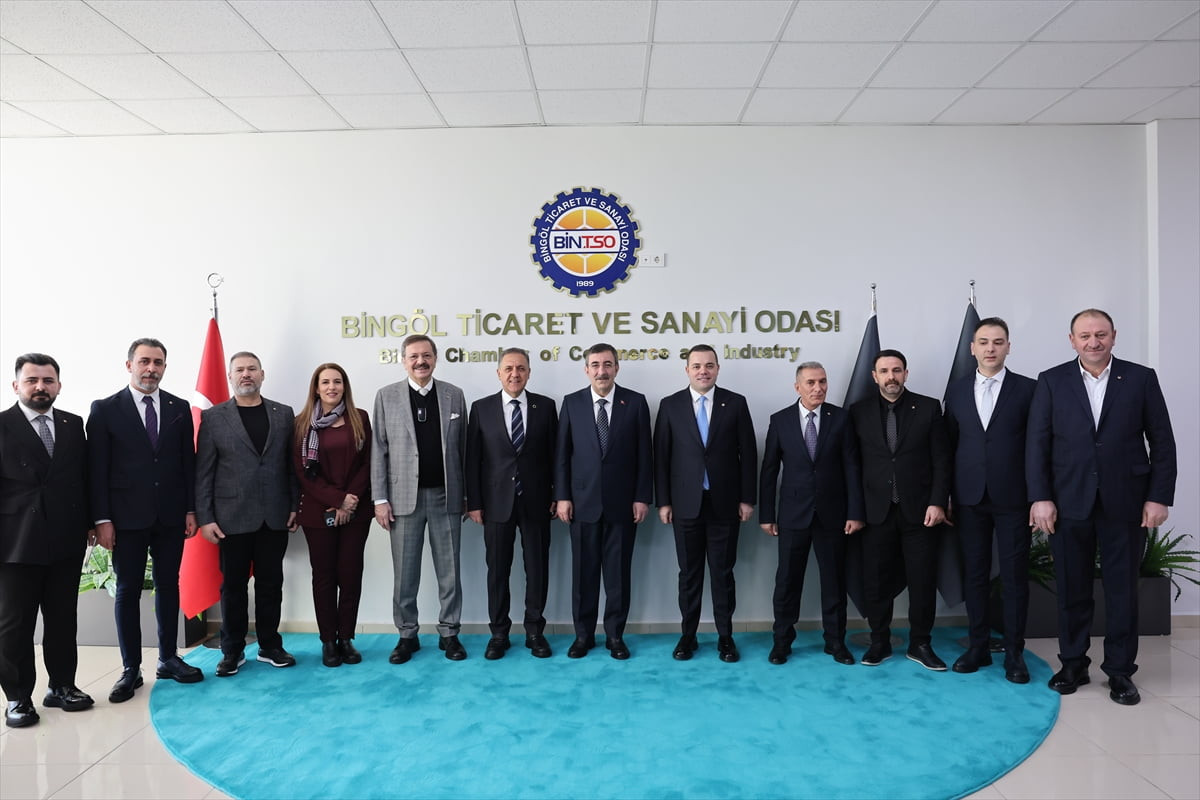 Cumhurbaşkanı Yardımcısı Cevdet Yılmaz, Bingöl Ticaret ve Sanayi Odası'nda düzenlenen "Bingöl'ün...