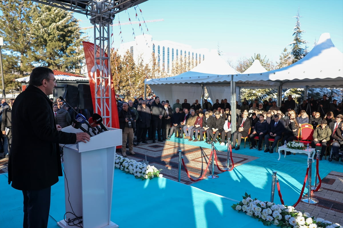Cumhurbaşkanı Yardımcısı Cevdet Yılmaz, Bingöl'e kazandırılacak "Kentpark"ın temel atma törenine...