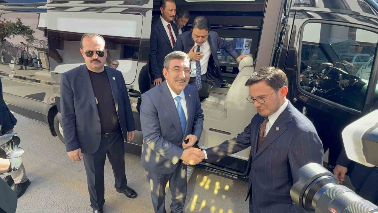 CUMHURBAŞKANI YARDIMCISI CEVDET YILMAZ, ÇEŞİTLİ PROGRAM VE ZİYARETLERE KATILMAK ÜZERE GELDİĞİ...