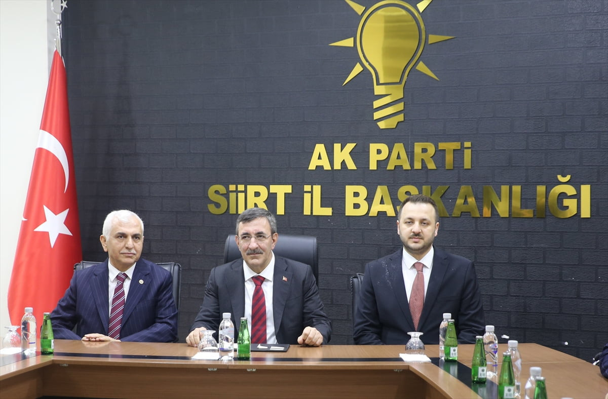 Cumhurbaşkanı Yardımcısı Cevdet Yılmaz, çeşitli programlara katılmak için geldiği Siirt'te AK...
