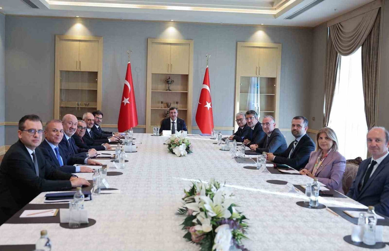 CUMHURBAŞKANI YARDIMCISI CEVDET YILMAZ, CUMHURBAŞKANLIĞI EKONOMİ POLİTİKALARI KURULU ÜYELERİYLE...