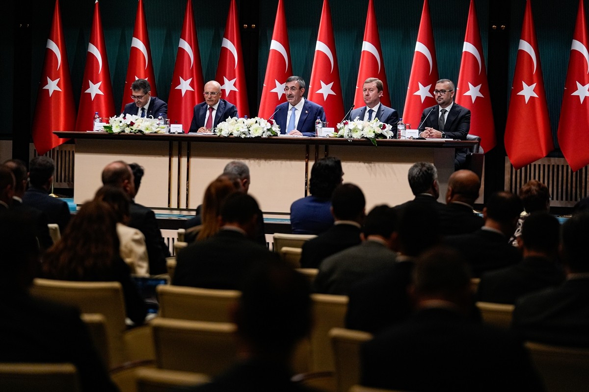 Cumhurbaşkanı Yardımcısı Cevdet Yılmaz, Cumhurbaşkanlığı Külliyesi'nde, Resmi Gazete'de...