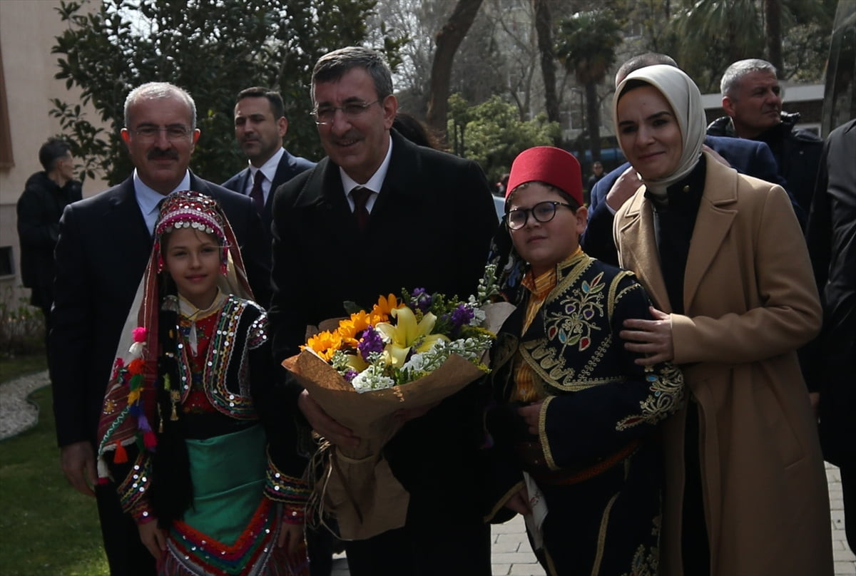 Cumhurbaşkanı Yardımcısı Cevdet Yılmaz ile Aile ve Sosyal Hizmetler Bakanı Mahinur Özdemir Göktaş...