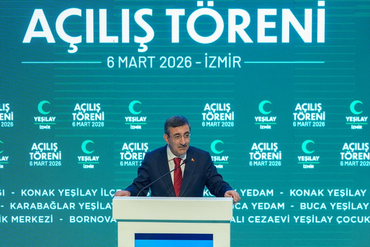 Cumhurbaşkanı Yardımcısı Cevdet Yılmaz, İzmir İktisat Kongresi Binası'nda düzenlenen İzmir Yeşilay...