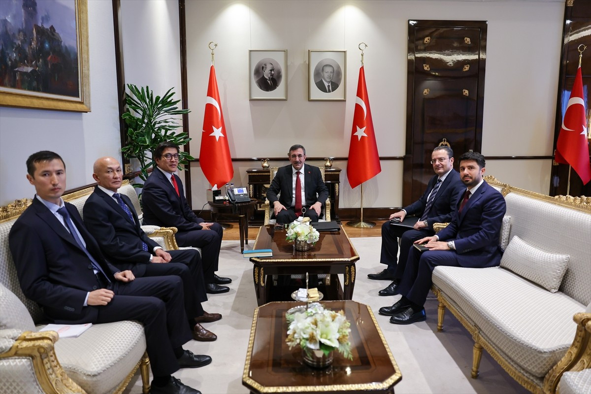 Cumhurbaşkanı Yardımcısı Cevdet Yılmaz (sağ 3), Kırgızistan Bakanlar Kurulu Başkan Yardımcısı Edil...