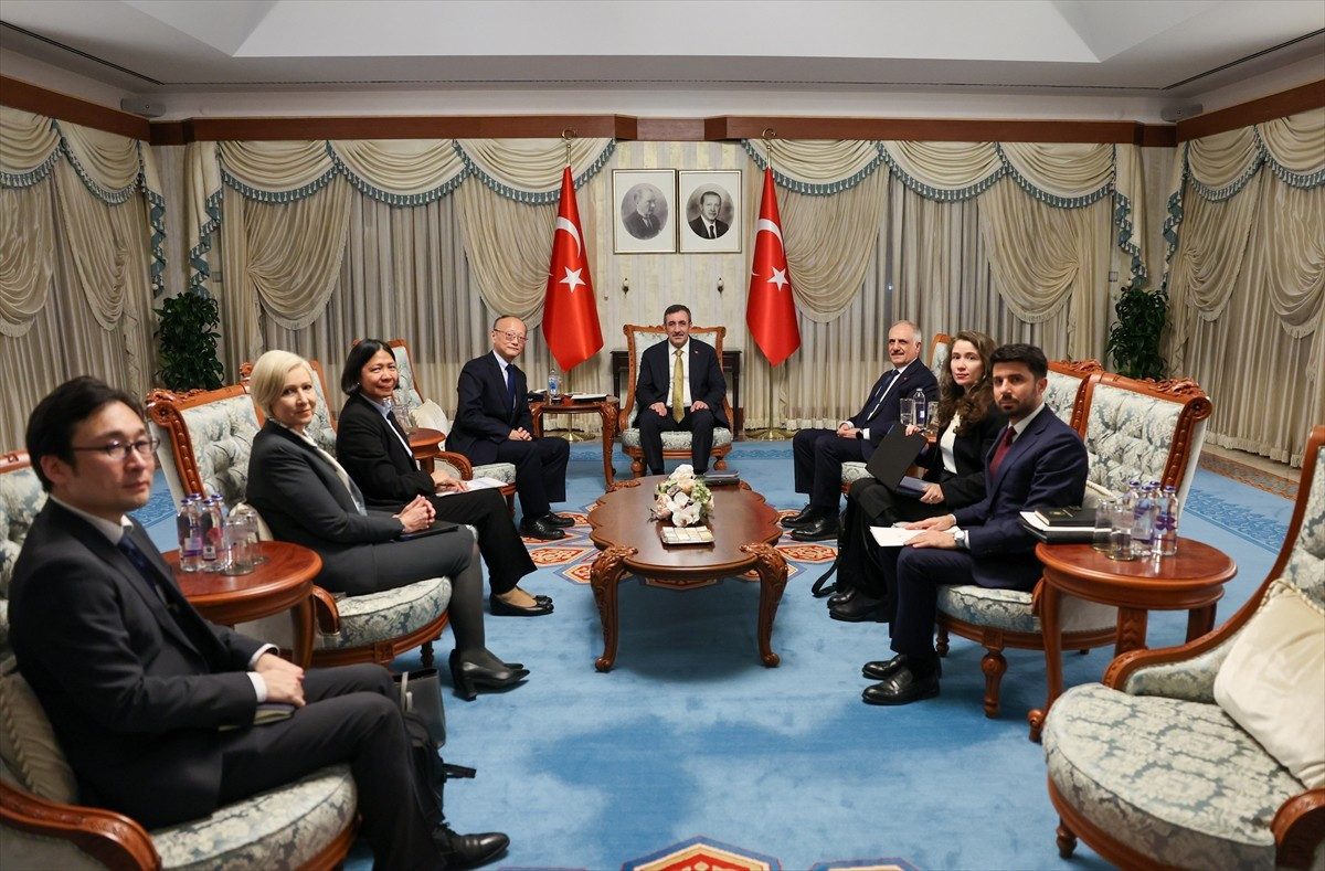 Cumhurbaşkanı Yardımcısı Cevdet Yılmaz (sağ 4), Asya Kalkınma Bankası Başkanı Masato Kanda (sol 4)...