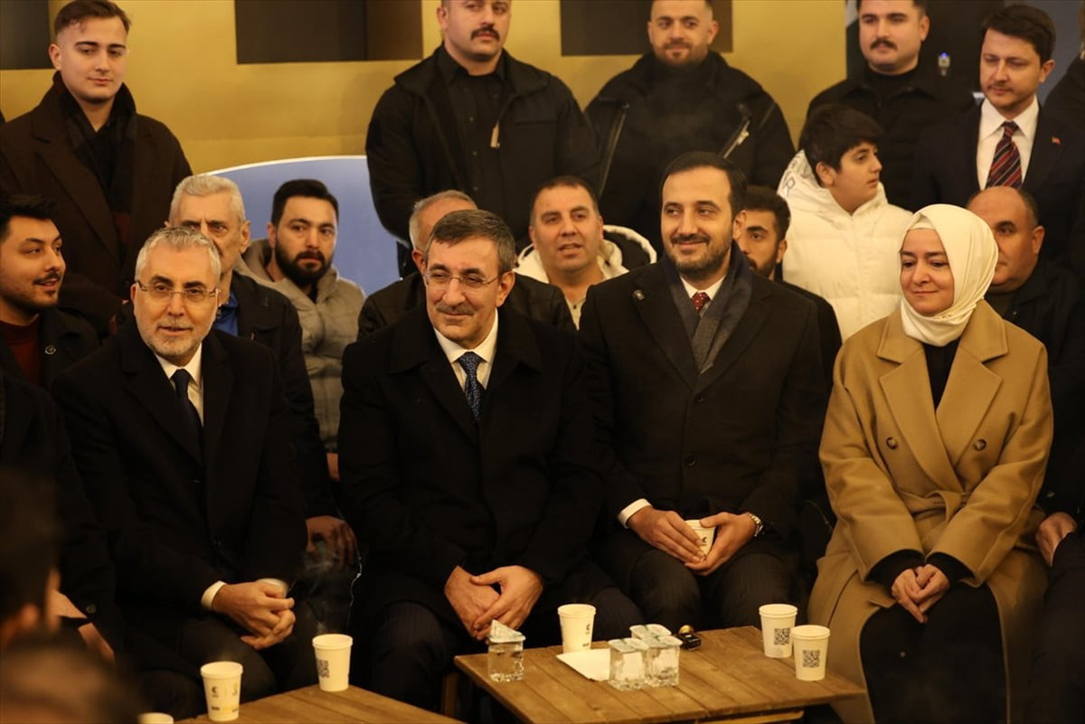 Cumhurbaşkanı Yardımcısı Cevdet Yılmaz (sol 2) ile Çalışma ve Sosyal Güvenlik Bakanı Vedat Işıkhan...