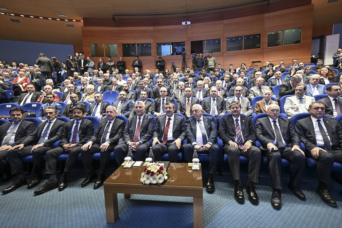 Cumhurbaşkanı Yardımcısı Cevdet Yılmaz, Ticaret Bakanı Ömer Bolat ile Ticaret Bakanlığı'nda...