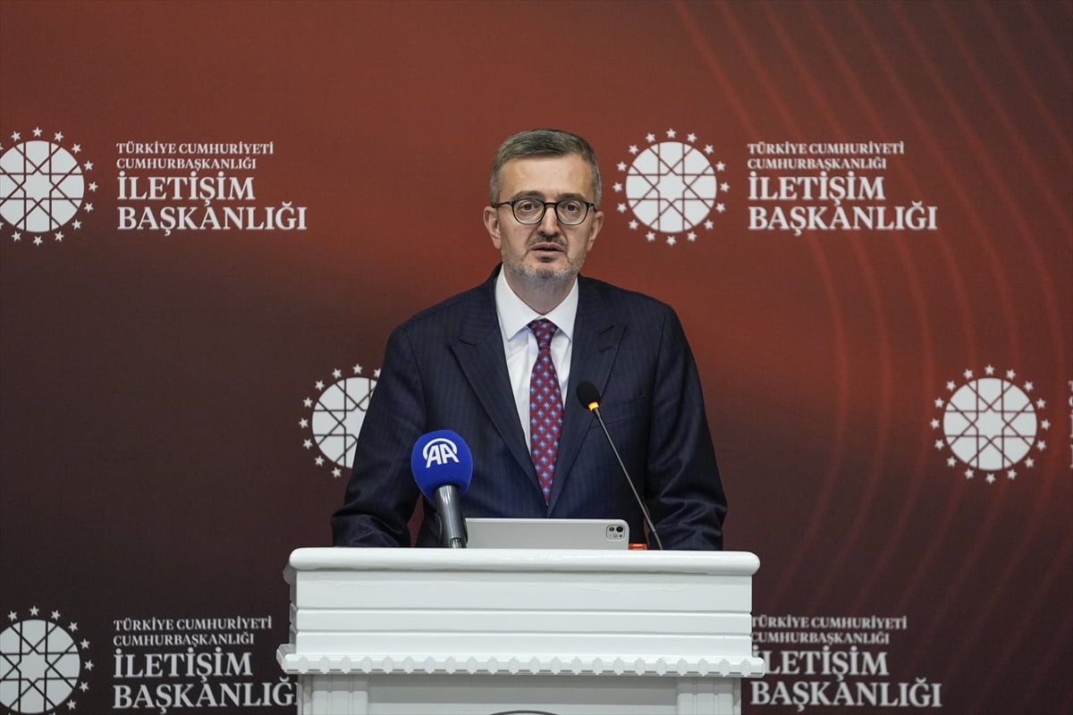 Cumhurbaşkanlığı İletişim Başkanı Burhanettin Duran, medya kuruluşlarının Ankara temsilcileri ve...