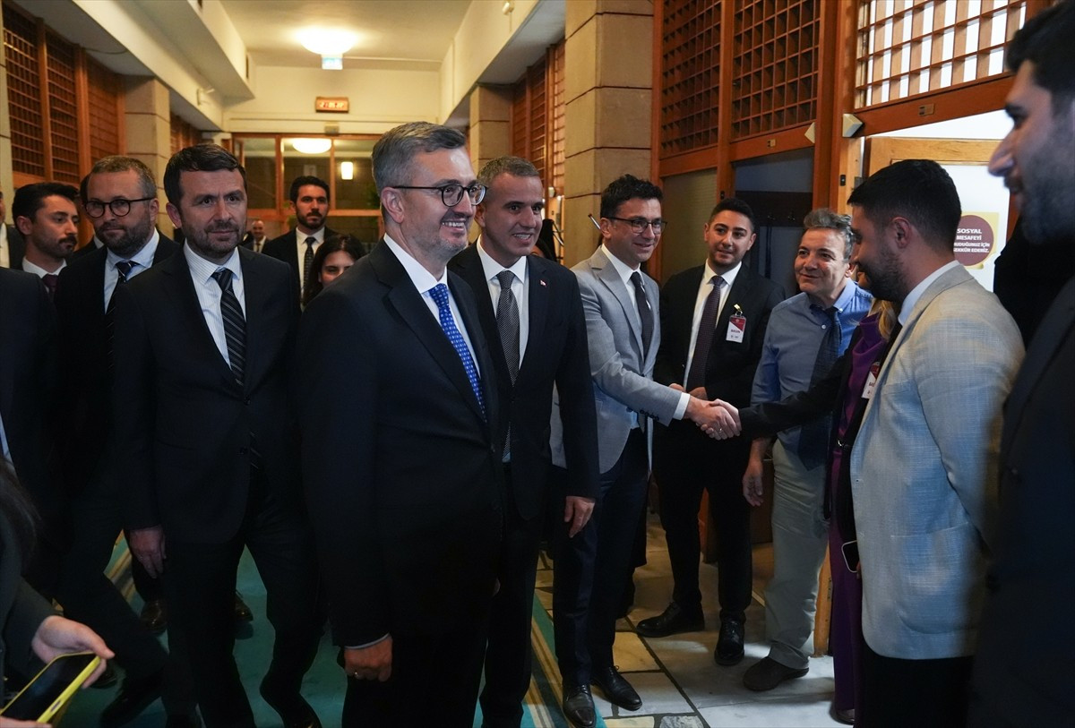 Cumhurbaşkanlığı İletişim Başkanı Burhanettin Duran, "TBMM Basın Koridoru"nu ziyaret etti...