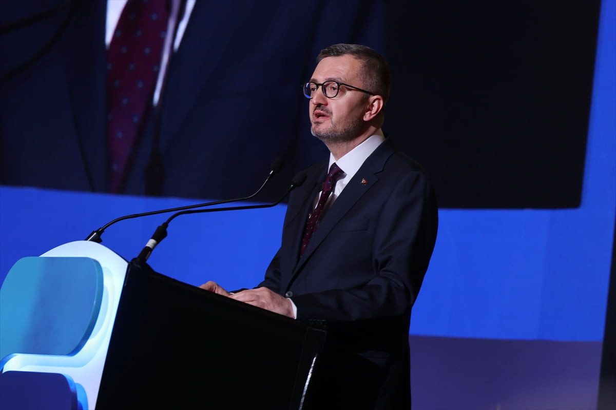 Cumhurbaşkanlığı İletişim Başkanı Burhanettin Duran, savaşların artık fiziksel savaş alanlarıyla...