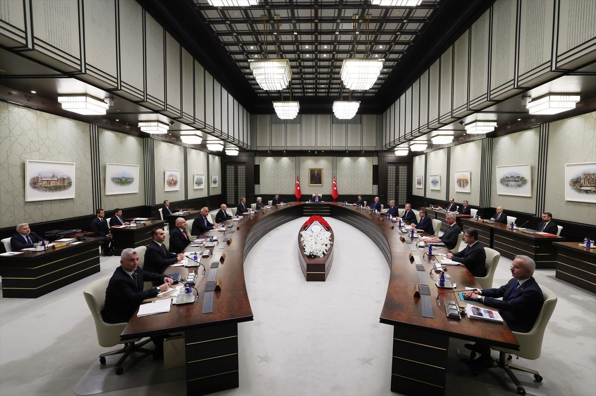 Cumhurbaşkanlığı Kabinesi, Cumhurbaşkanı Recep Tayyip Erdoğan başkanlığında toplandı. Toplantıda...