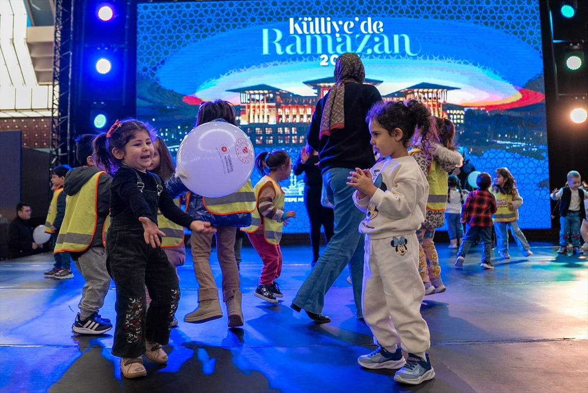 Cumhurbaşkanlığı Külliyesi'nde düzenlenen "Külliye'de Ramazan" etkinlikleri bilim etkinlikleri ve...