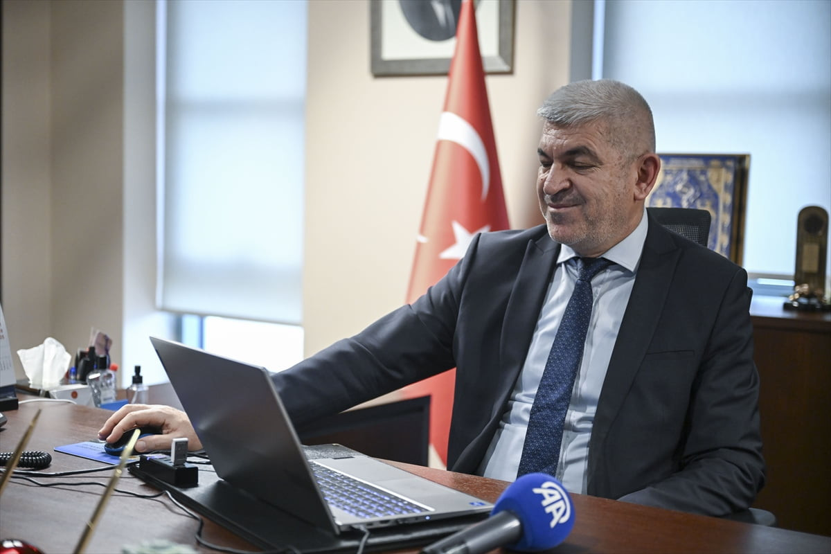 Cumhurbaşkanlığı Millet Kütüphanesi Daire Başkanı Ayhan Tuğlu, Anadolu Ajansının (AA) gözünden...