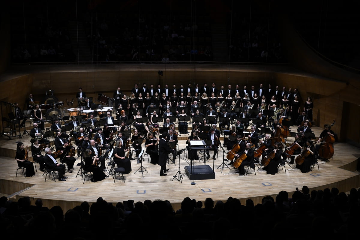 Cumhurbaşkanlığı Senfoni Orkestrası (CSO), ödüllü genç besteci Cem Esen'in 18 Mart Çanakkale...