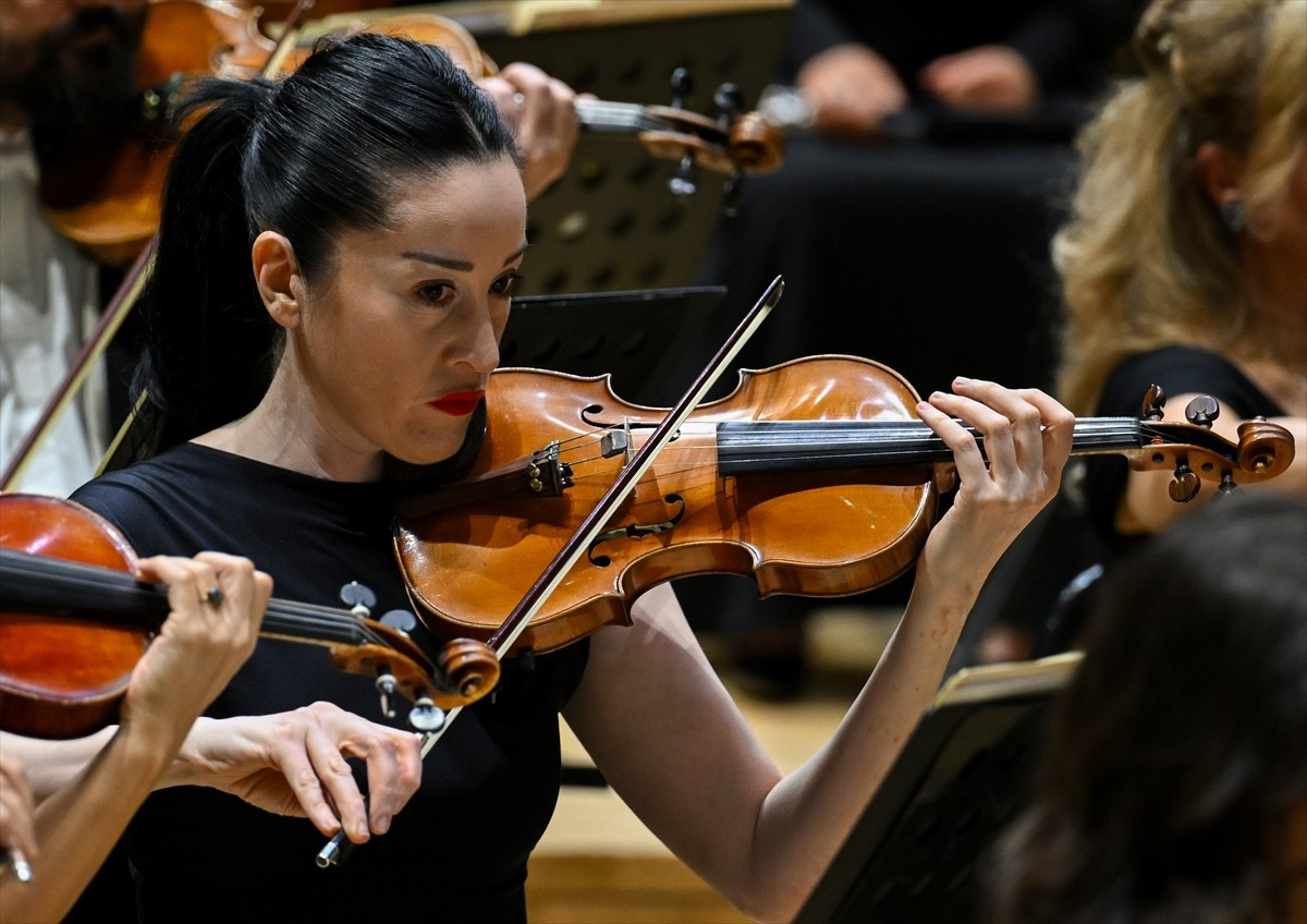Cumhurbaşkanlığı Senfoni Orkestrasının (CSO) 200'üncü, İzmir Devlet Senfoni Orkestrasının (İZDSO)...
