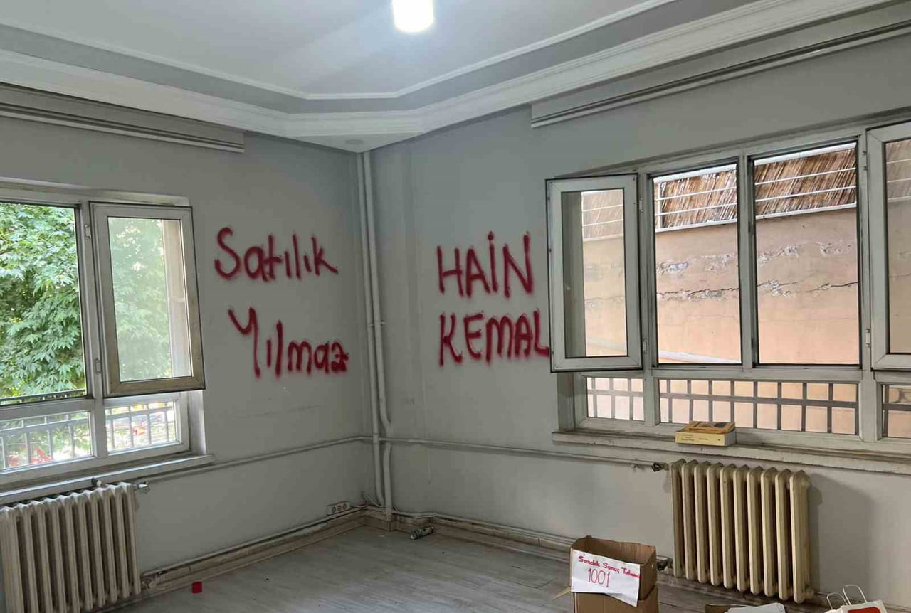 CUMHURİYET HALK PARTİSİ BATMAN İL BAŞKANLIĞINDA TAHRİBAT OLUŞTURULDUĞU ORTAYA ÇIKTI.